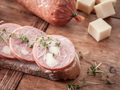Alternative view of Schmidt`s Kochsalami mit Käse