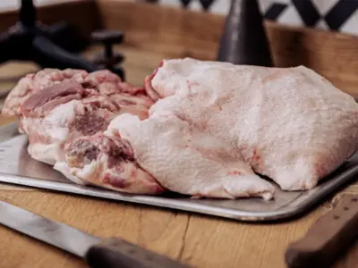 Alternative view of Schweinefettbacke ohne Schwarte S VI
