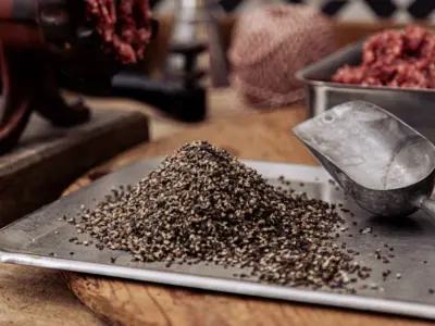 Pfeffer schwarz (geschrotet)